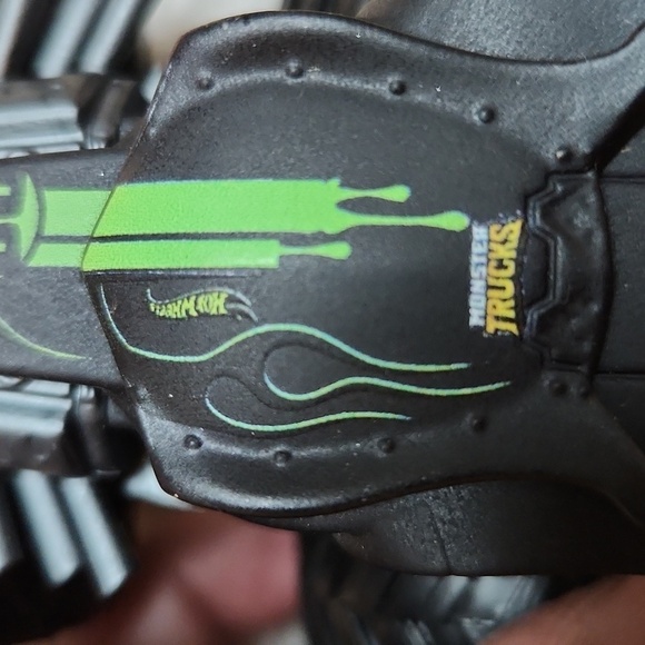 Hotwheels Radical Racer Monster Truck 4x4 black 1:64 scale - Picture 9 of 9